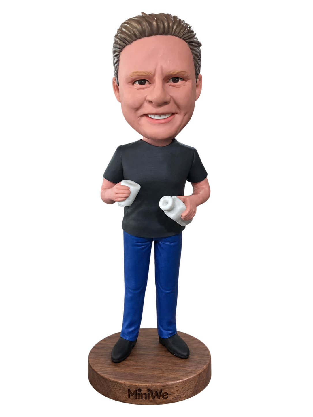 The finished figurine with the matching outfit and holding pose