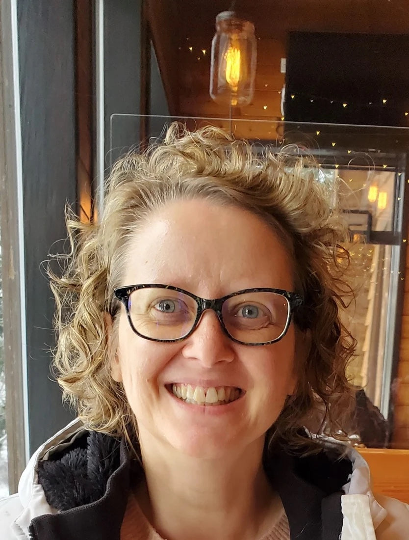 A clear face reference photo of a woman wearing glasses